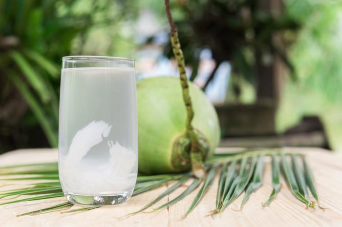 Khasiat Jika Rutin Minum Air Kelapa